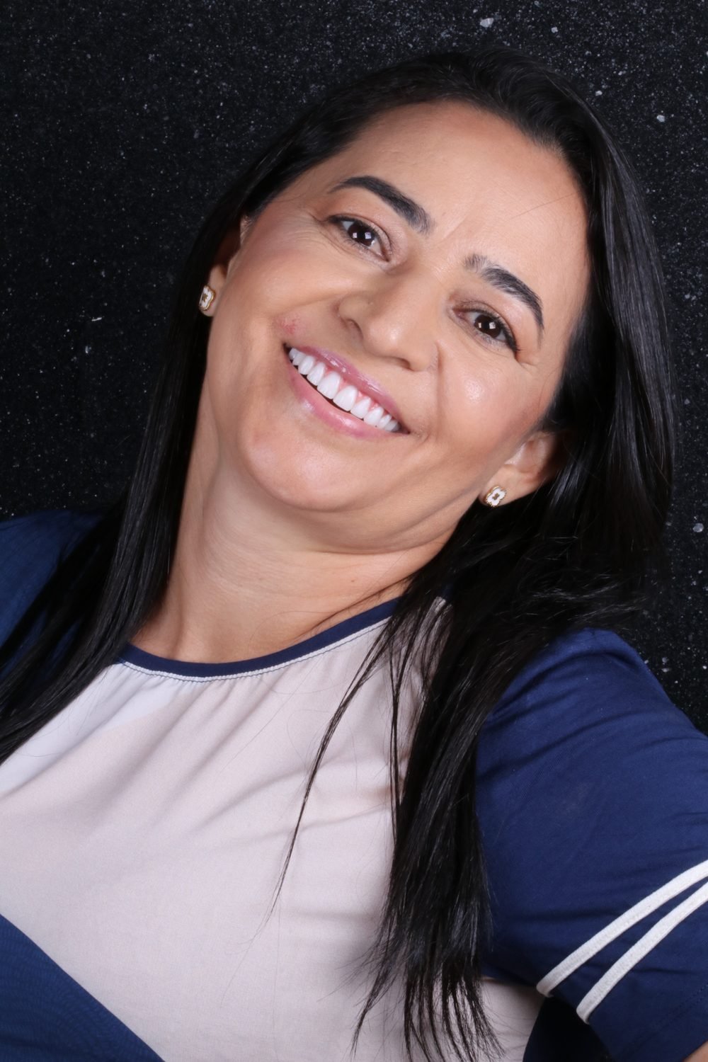 Paciente sorrindo após tratamento